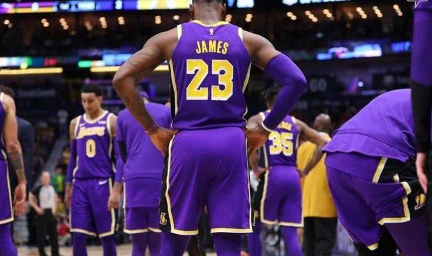  浓眉哥统治禁区湖人双杀灰熊强势冲击西部前四位置