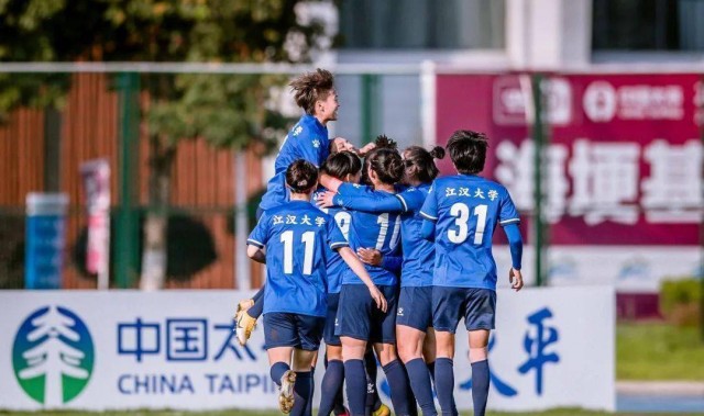  曼城女足夺得联赛冠军创历史  