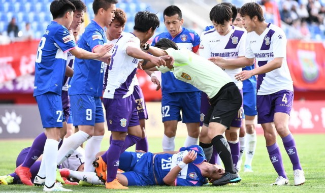  都灵德比爆发大规模冲突 警方介入调查暴力事件  