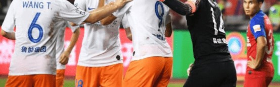  曼联争议红牌引热议，B费染红离场球队惨遭绝杀  