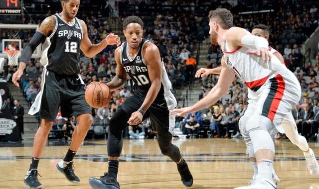  霍勒迪致命抢断雄鹿终结卫冕悬念  