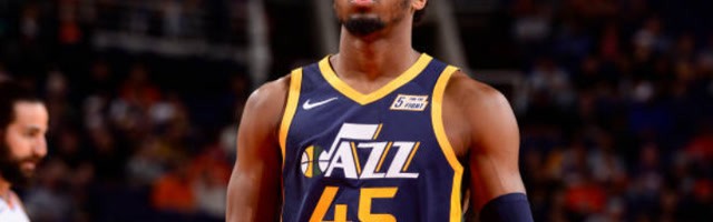  布克40分对飙米切尔，太阳关键战险胜骑士  